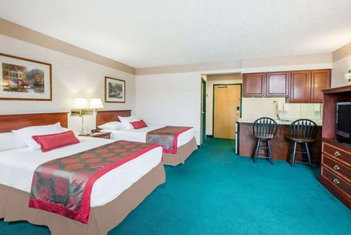 Ramada by Wyndham Strasburg Dover - Gym Photo