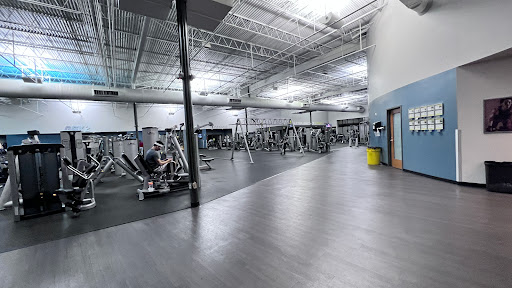 Gold's Gym San Antonio Alamo Heights - Gym Photo